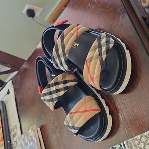 Kids boys sandals BURBERRY London LIKE NEW